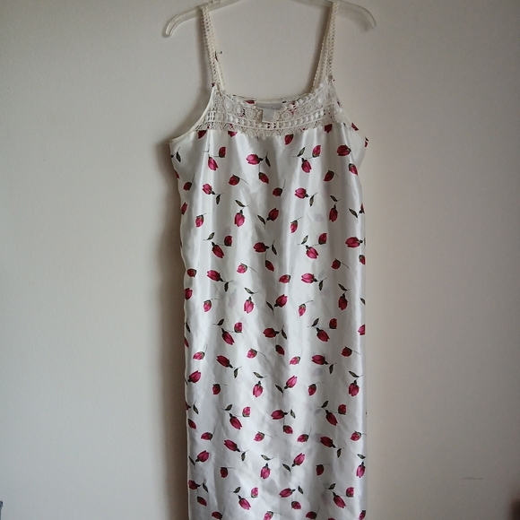 Intimate Essentials Size Large satin Red Rose print - Picture 10 of 11